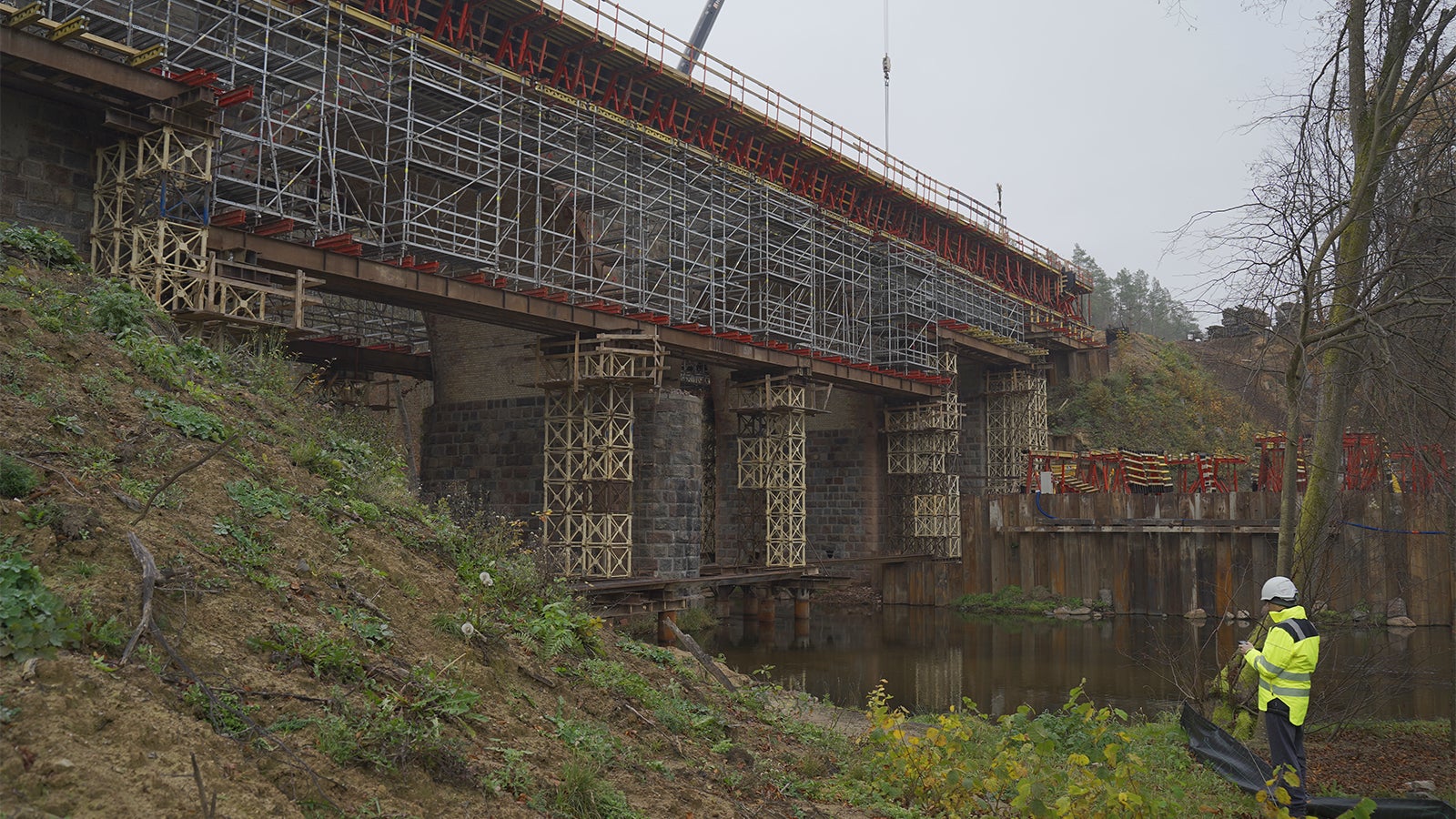 Przebudowa mostu kolejowego w km 107+884 na rzece Łupawa 