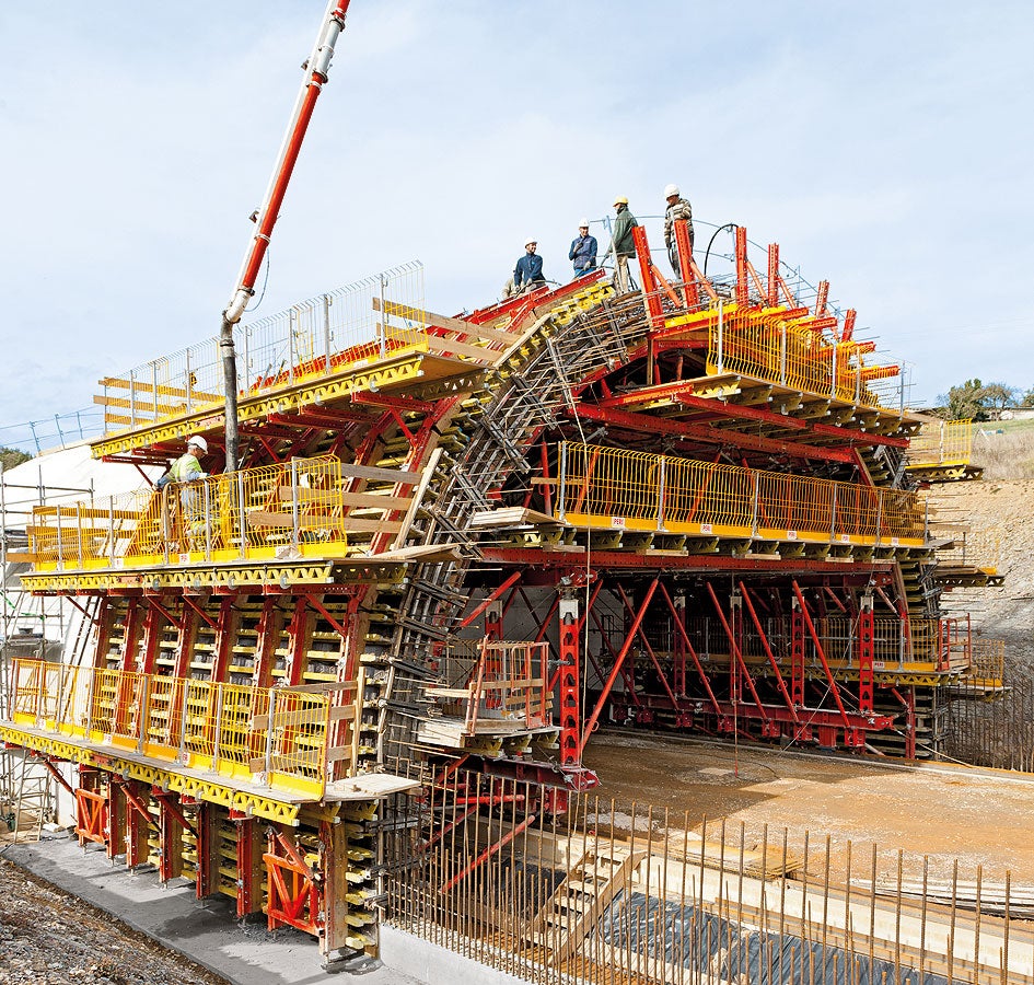 The side mesh barrier can also be used on PERI formwork.