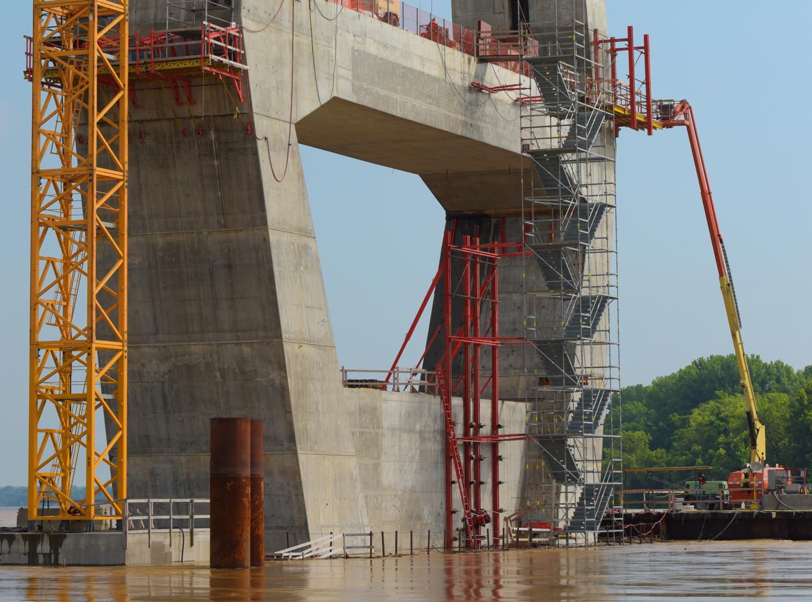PERI UP Scaffolding provides safe access to the pylon