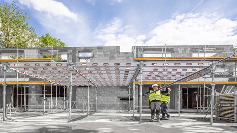 SKYFLEX, the innovative imperial 8’x8’ grid beam formwork system, enables efficient and secure formwork operations while optimizing safety. SKYFLEX delivers unmatched flexibility and speed. 