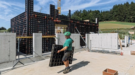 Ľahké debnenie pre steny, základy, stĺpy a stropy.