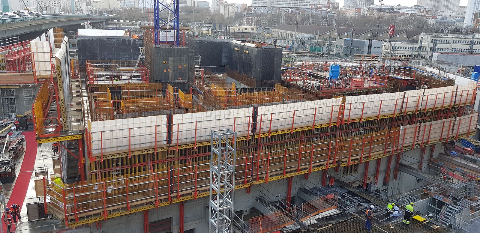 Premiers hissages de DUO-1, le noyau atteint le niveau du Boulevard Périphérique