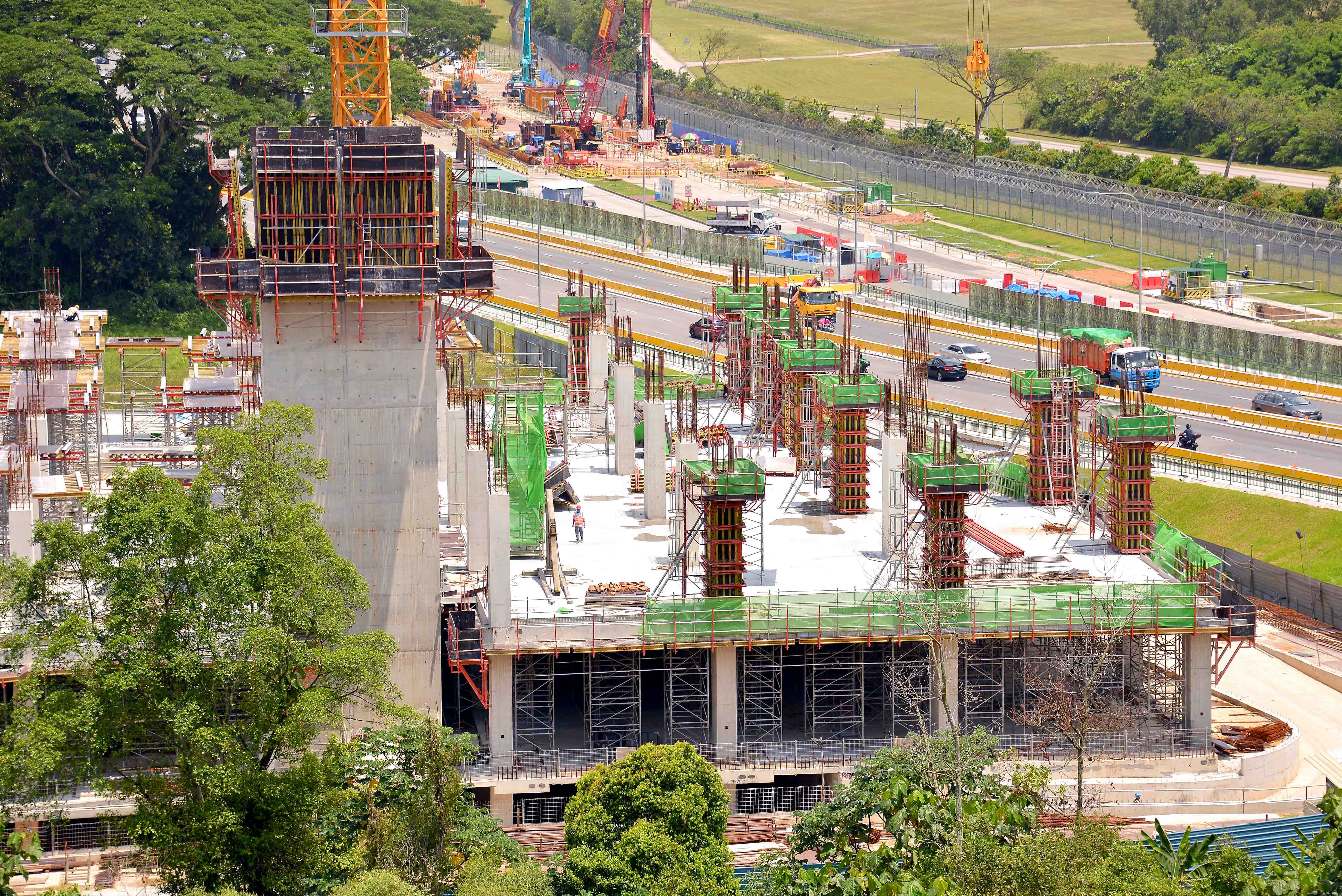 Approximately 80+ columns casted per floor with VARIO GT 24 Column Formwork