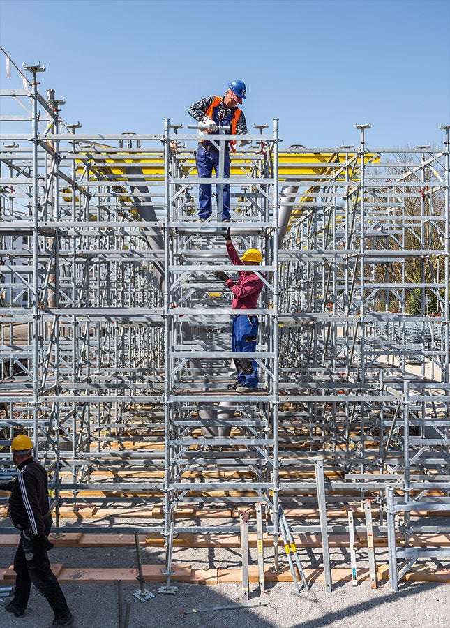 The continuously climbing MDS decking ensures safe and thus accelerated assembly sequences for all scaffolding and formwork operations.