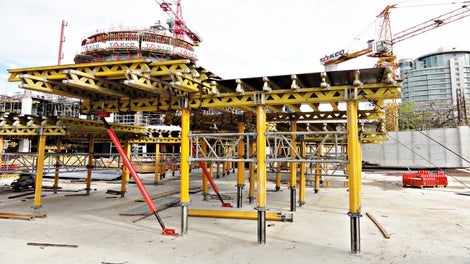 The slab tables, based on the MULTIPROP system, were tailored to match project requirements and could be moved as large-sized units. 