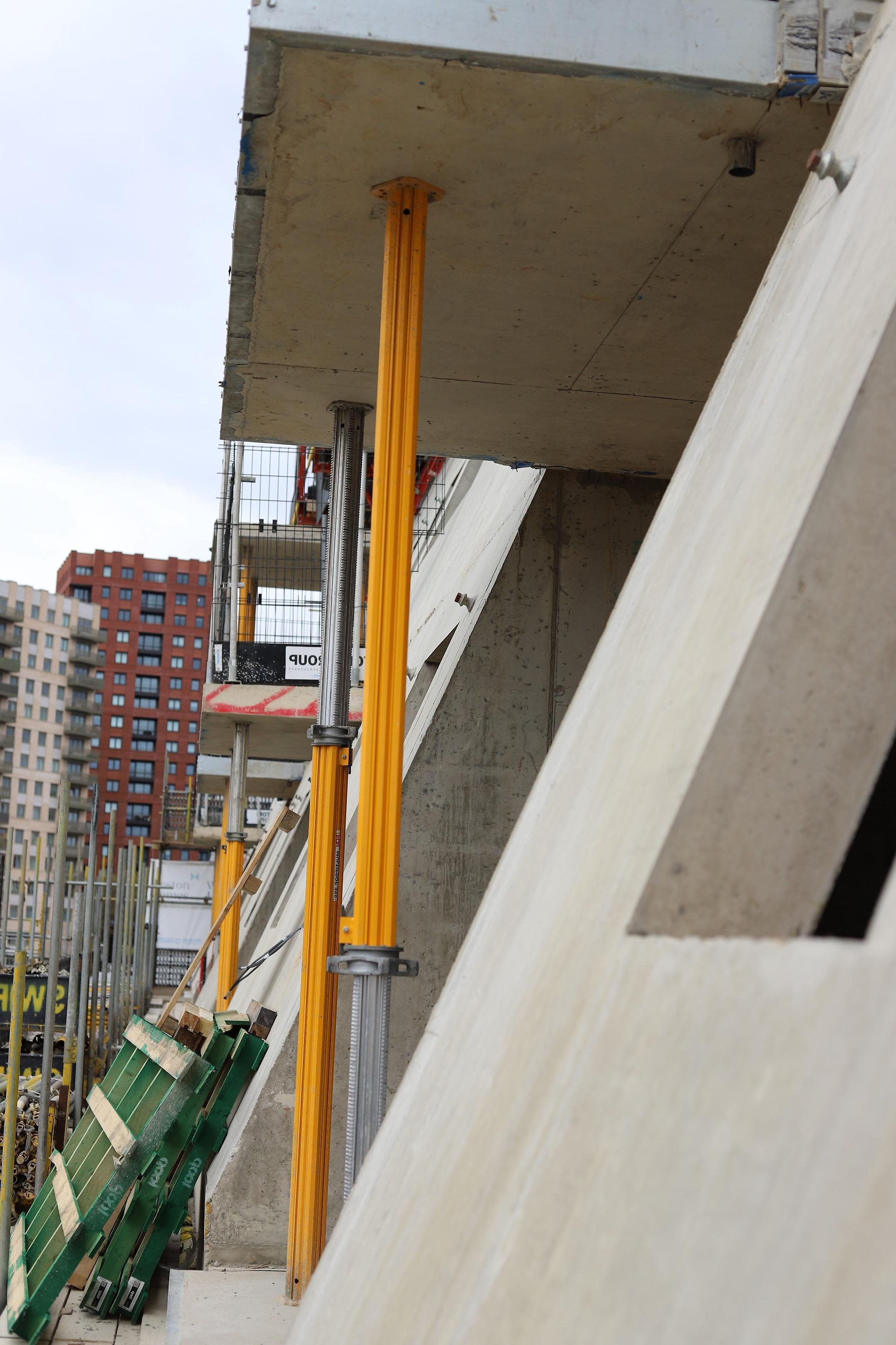 PERI MULTIPROP adjustable props providing safe and reliable support for concrete slabs and formwork at Town Quay.