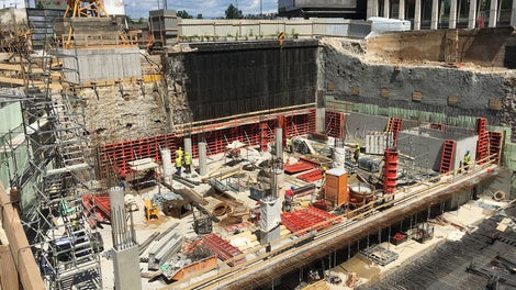 Zahvaljujući PERI UP Flex stepeništu gradilište ima vertikalnu komunikaciju kroz sve podzemne etaže do kote terena na gradilištu.