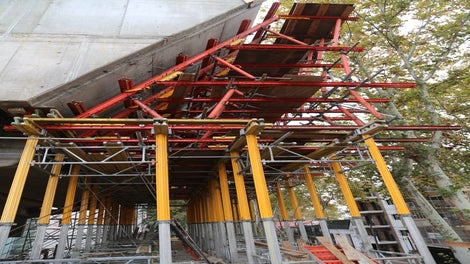 Torres de carga MULTIPROP, ALPHAKIT (sistema de apuntalamiento) de y encofrado TRIO