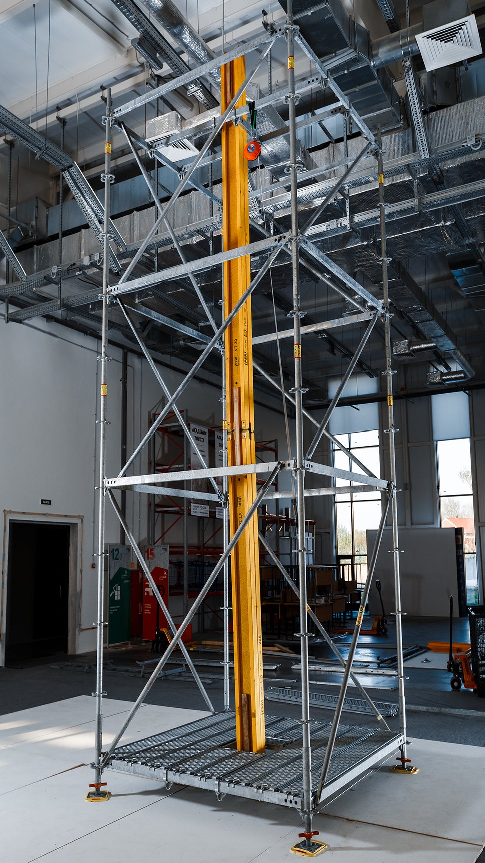 Легкая и независимая конструкция для точечного доступа к рабочей поверхности.