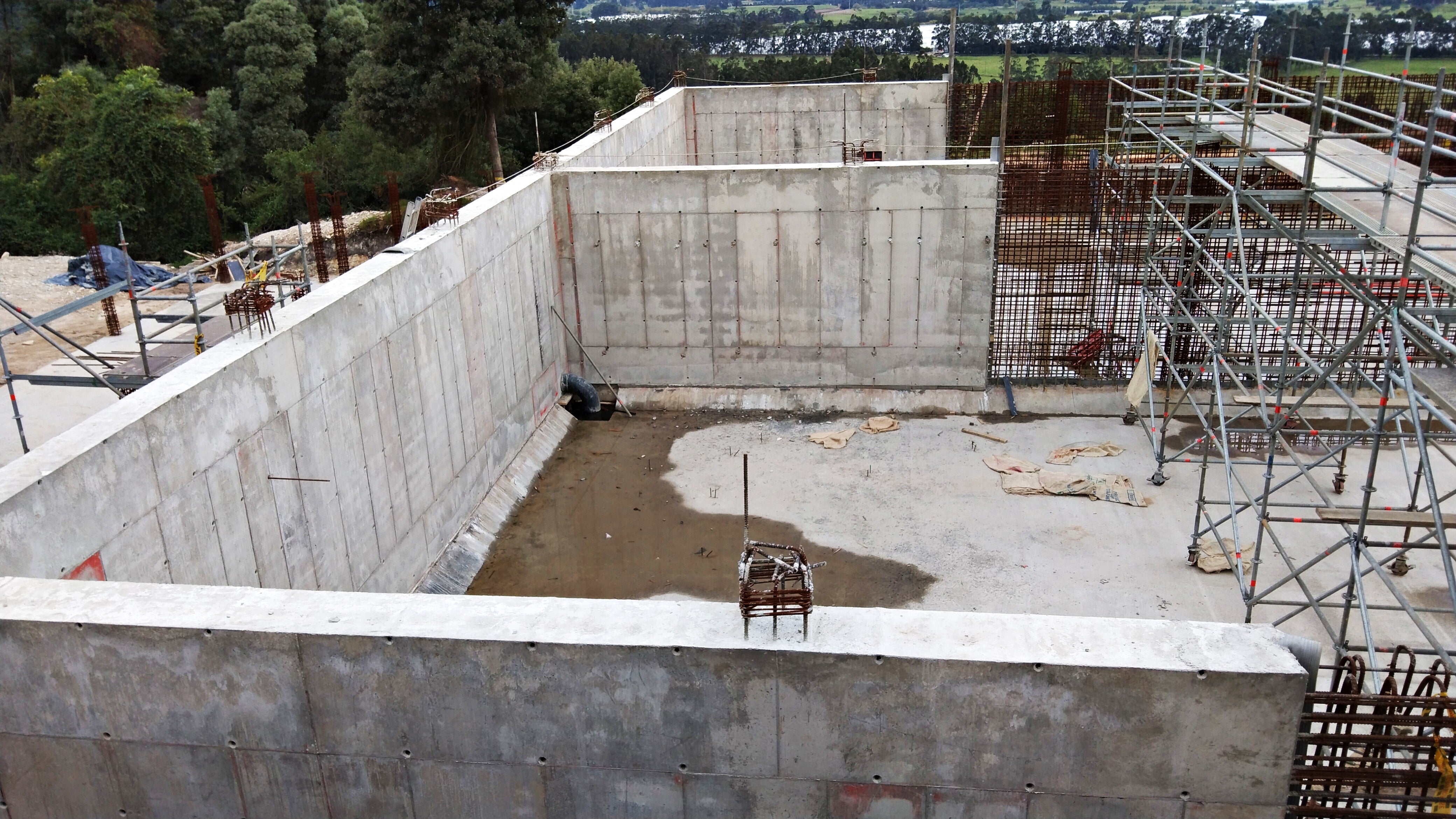 Encofrado de muros para tanques con el versátil sistema de encofrado LIWA