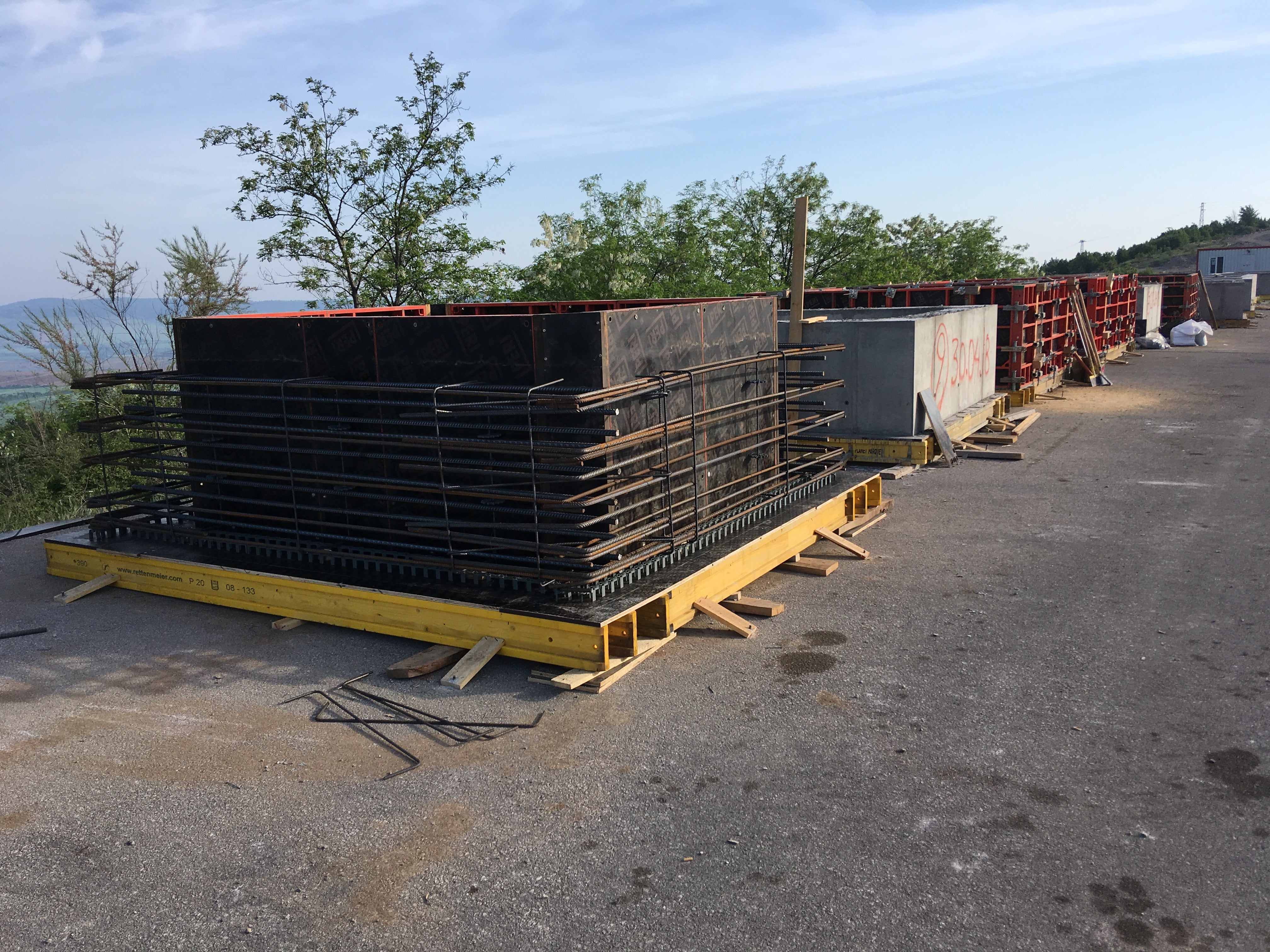 Изграждане на кахони към АМ "Хемус", при км 78+500