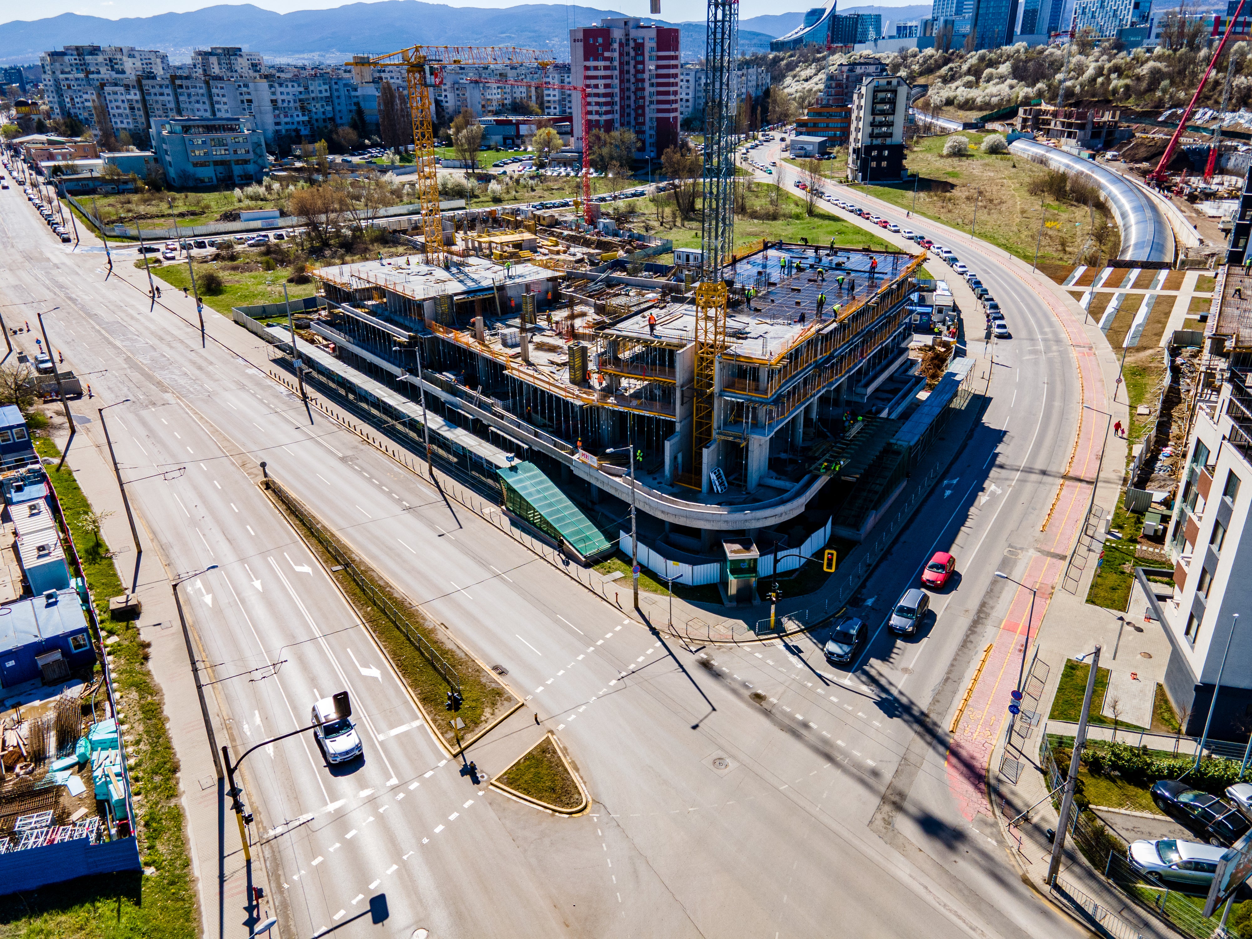 Градски комплекс „АТАНА“ е със застроена площ 1 372 кв. м и общо 32 187.23 кв. м. РЗП