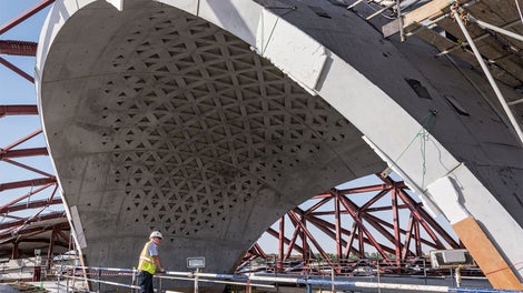 Vďaka veľmi dobre koordinovanej spolupráci medzi všetkými osobami v tímoch pre plánovanie, pre montáž, pracovníkov priamo na stavbe bol dosiahnutý excelentný pohľadový povrch betónu, ktorý v plnej miere splnil aj tie najprísnejšie požiadavky architektky.
