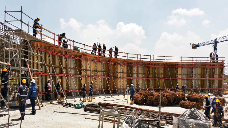 Gracias a la facilidad en el uso del sistema de encofardo VT-20, se alcanza un ciclo de vaciado cada dos días.