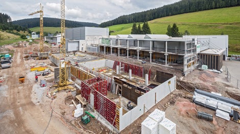 PERI unterstützte die Bauausführung für den Erweiterungsbau mit einer umfassenden und detailliert auf die Bedürfnisse des Kunden angepassten Schalungslösung.