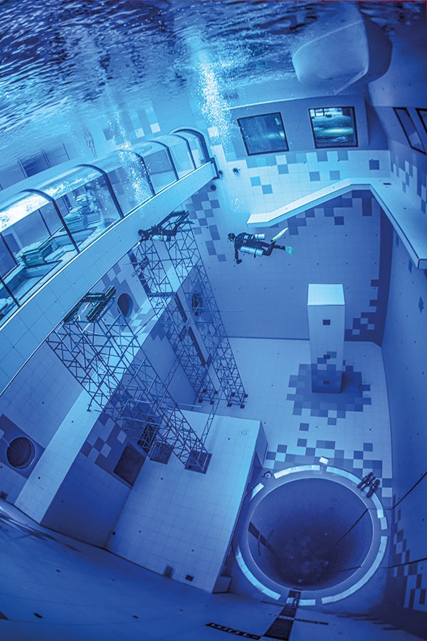 Deepspot is divided into two areas, the main section with a depth of 15.50 m and an additional diving tube with a total depth of 40.50 m, which connects to the main area at one edge of the pool. <br/>(Photo: Irena Stangierska)