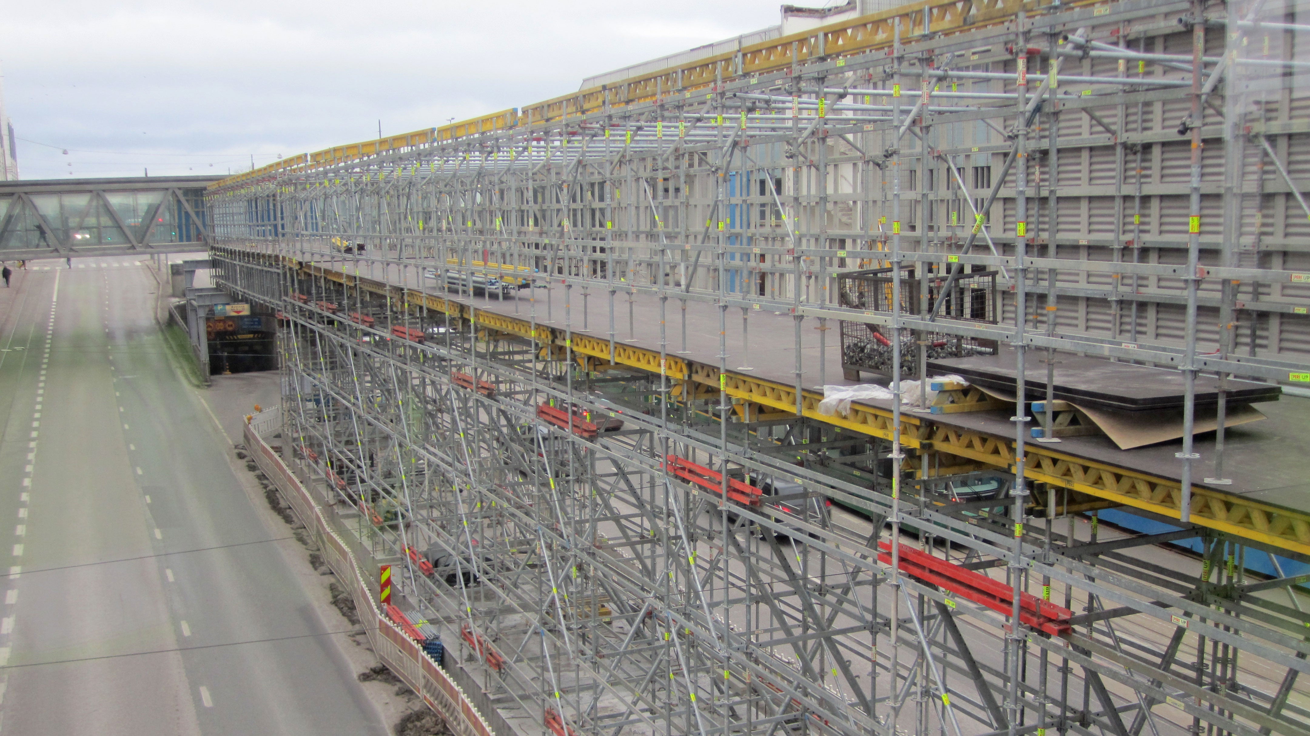 68 metriä pitkästä sillasta tehtiin etukäteen tarkat suunnitelmat sekä kuormituslaskelmat.