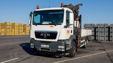 <p>Neust&amp;aacute;l&amp;yacute; v&amp;yacute;voj vyžaduje roz&amp;scaron;iřov&amp;aacute;n&amp;iacute; služeb pro z&amp;aacute;kazn&amp;iacute;ky. PERI zač&amp;iacute;n&amp;aacute; přepravovat materi&amp;aacute;l vlastn&amp;iacute;mi n&amp;aacute;kladn&amp;iacute;mi vozy.</p><br/>