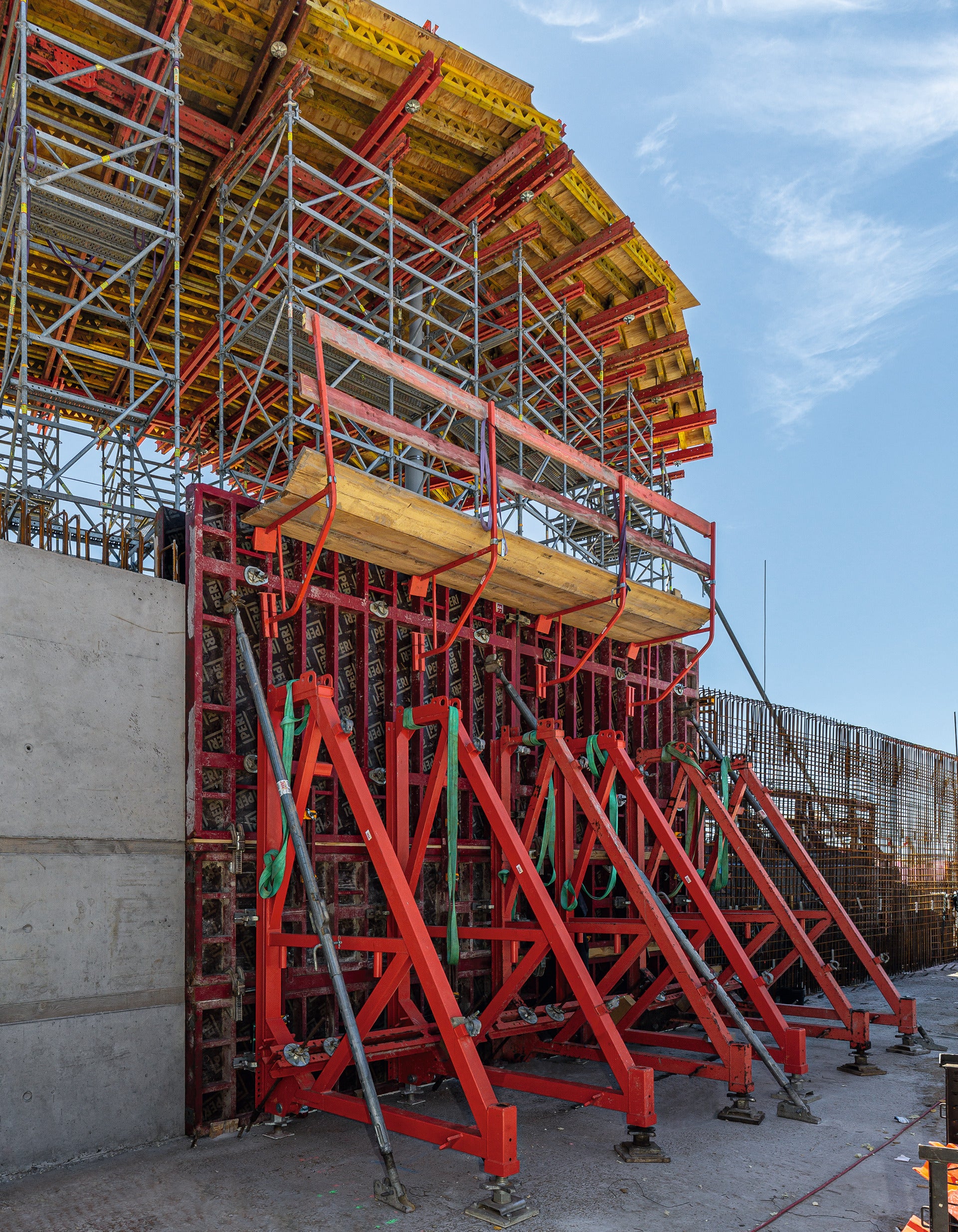 Aufstockungen erfolgen schnell und einfach dank fest am Stützbock montierter Verbindungsteile<br/>