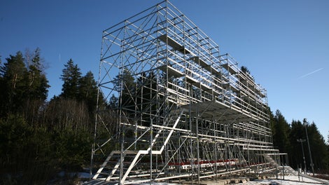 Konstrukce z lešení PERI UP pro umístění LED obrazovky.