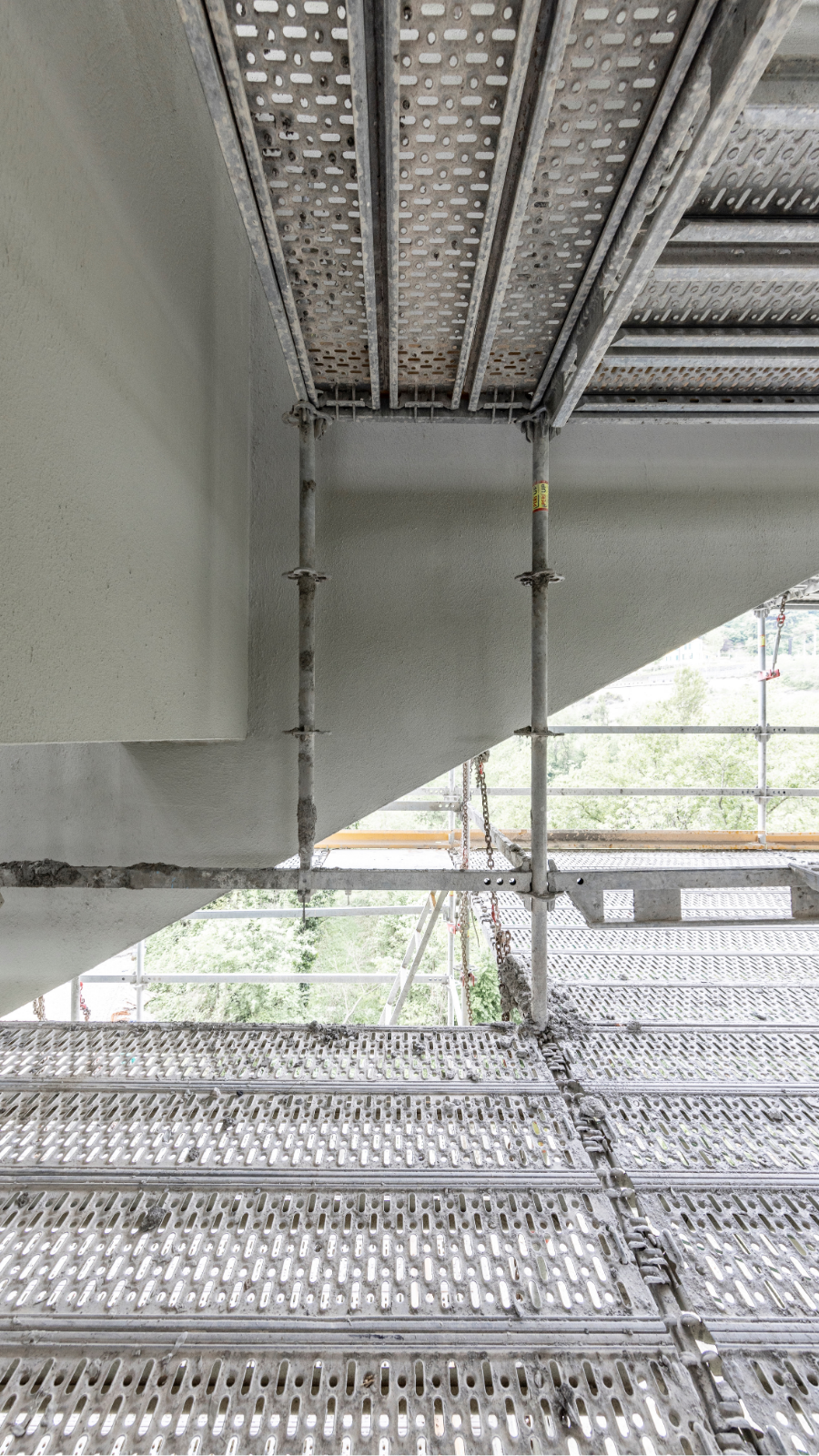 Esempio di ripartenza del ponteggio PERI UP con uno schema diverso rispetto al livello sottostante