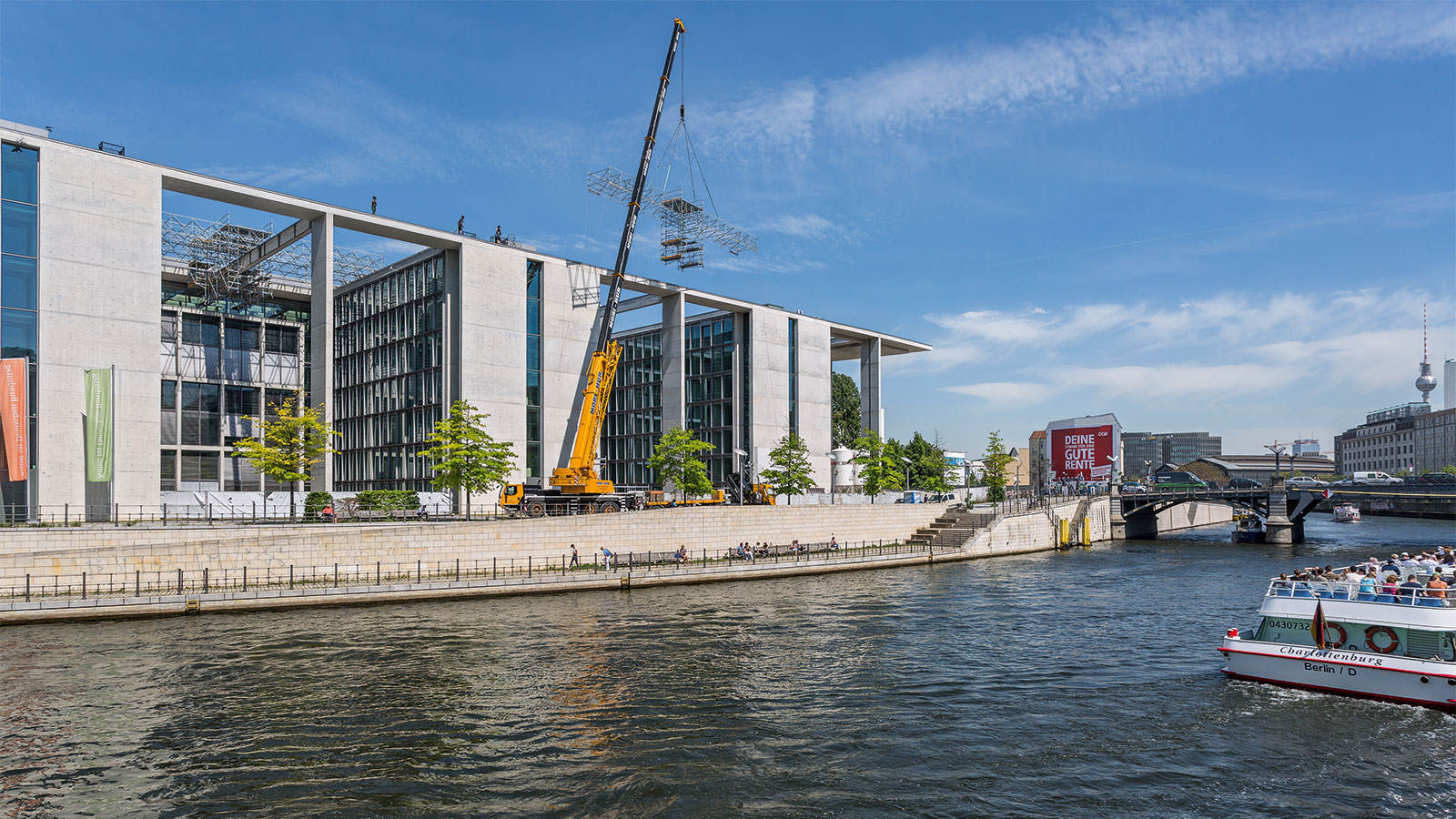 Die auf Basis des LGS Fachwerkbindersystems konzipierte Gerüstlösung berücksichtigt die erschwerte Zugänglichkeit ebenso wie die zulässigen Dachlasten.