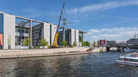 Die auf Basis des LGS Fachwerkbindersystems konzipierte Gerüstlösung berücksichtigt die erschwerte Zugänglichkeit ebenso wie die zulässigen Dachlasten.