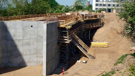 Varbergparken bro - Komplet opstilling med et ekstra niveau med arbejdsdæk. <br/>