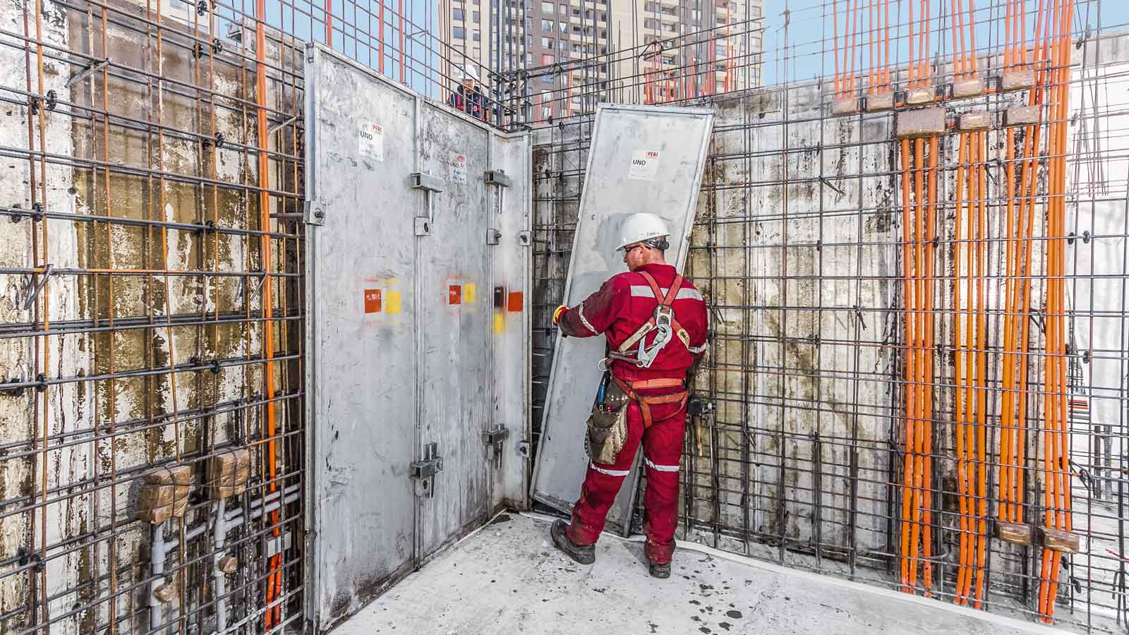El manejo del UNO es fácil y seguro, esto también se debe a su bajo peso. Los elementos individuales se pueden mover y transportar fácilmente a mano.