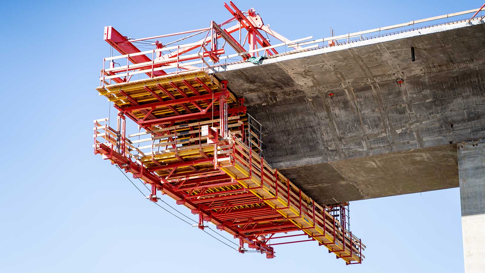 С помощью системы VBC за короткий срок осуществлялся полный цикл работ на захватке 4м (продолжительность цикла - 7 дней).