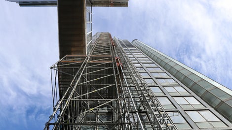 CB 160 och 240 möjliggjorde att PERI UP Flex kunde byggas utan att behöva skydda, belasta och förstärka glastaket och förbindelsegången