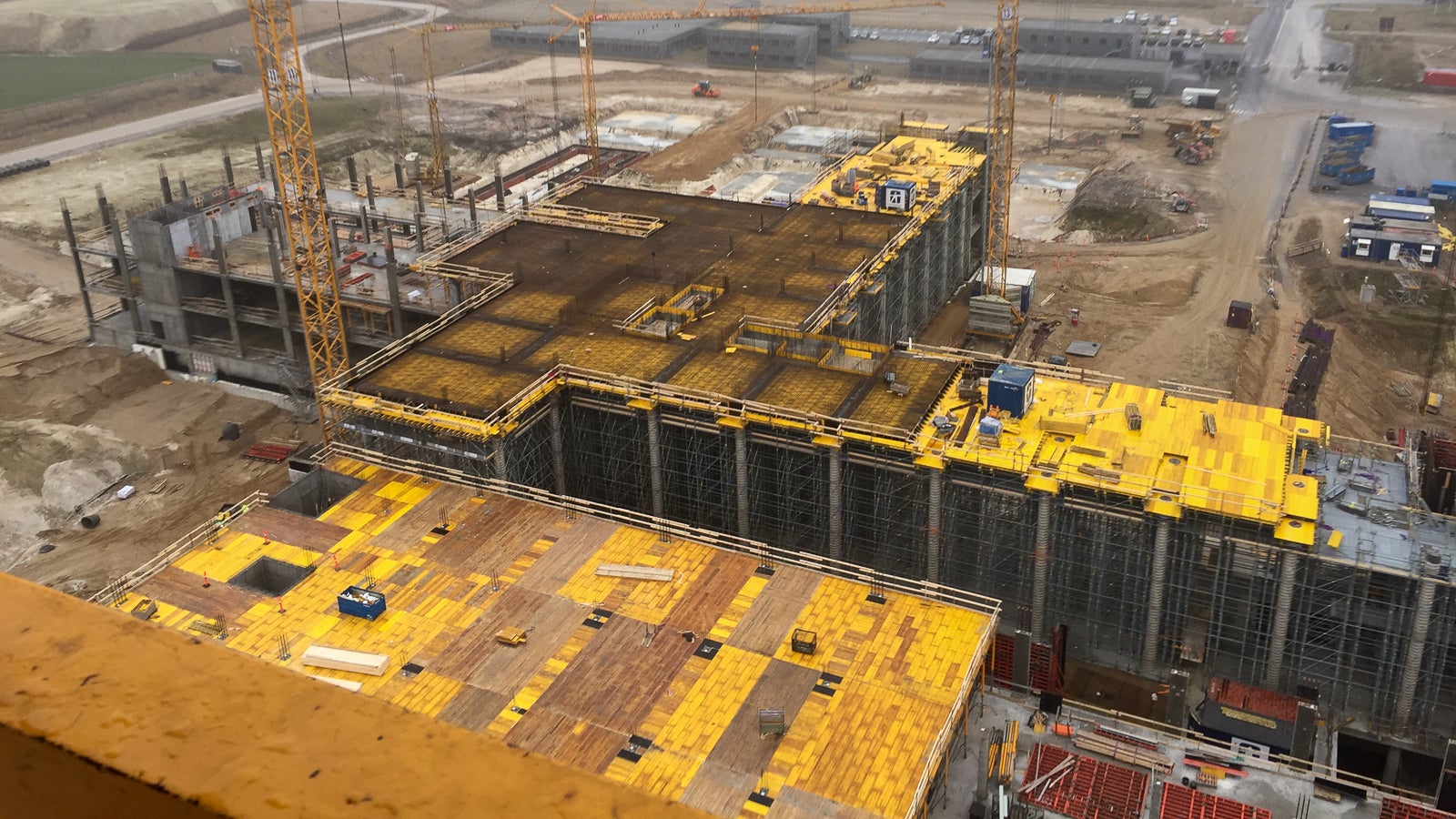 PERI UP Flex og store mængder finér