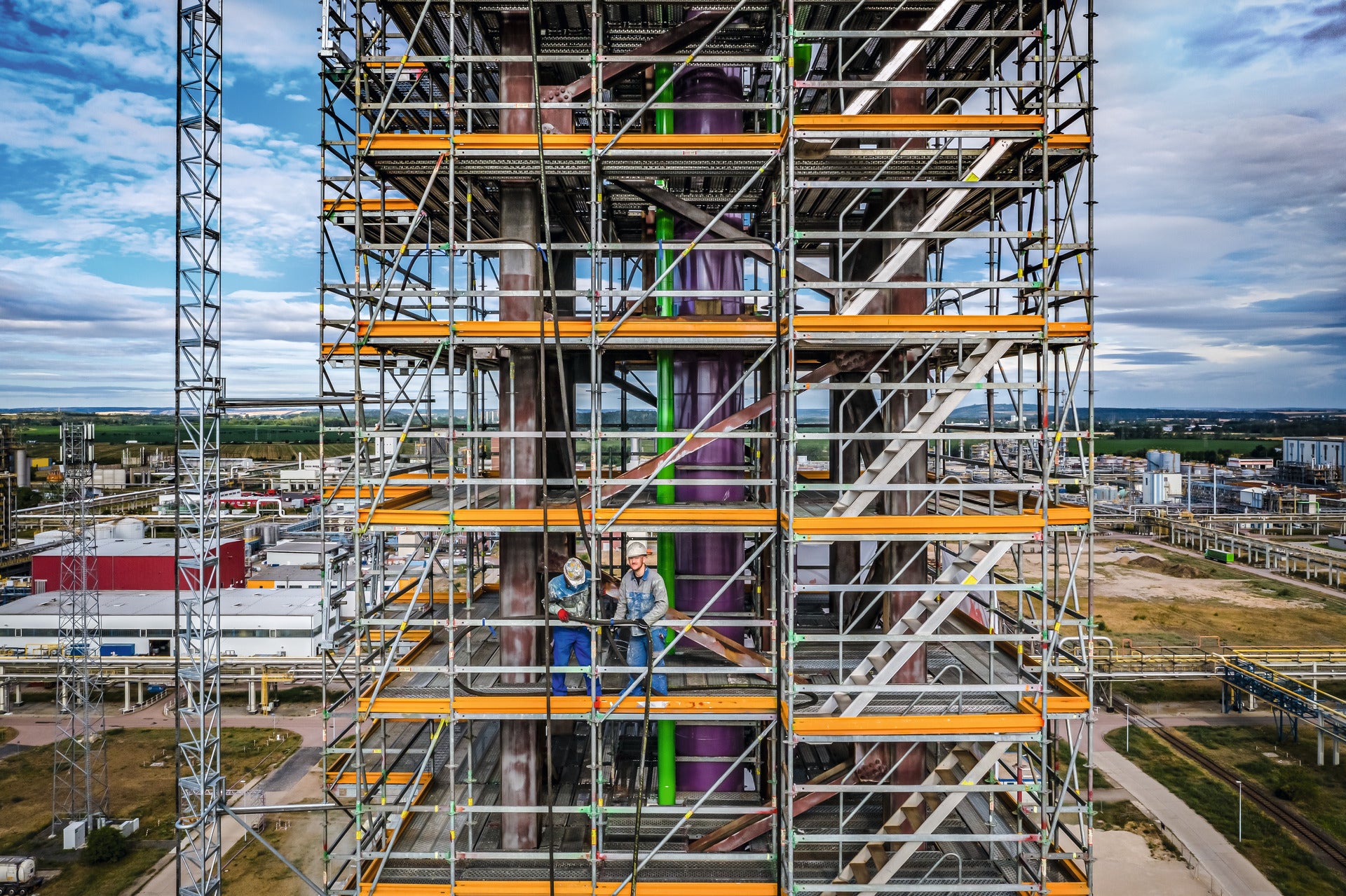 Das metrische 25-cm-Systemraster der PERI UP Gerüstbauteile und die damit einhergehende Anpassungsfähigkeit an örtliche Gegebenheiten vereinfachen den Montageaufwand.<br/>