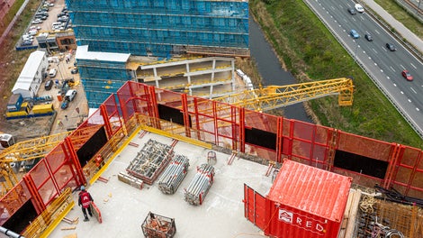 Voor het borgen van de veiligheid tijdens het werken op grote hoogte is er het RCS-LPS veiligheidsscherm toegepast. 