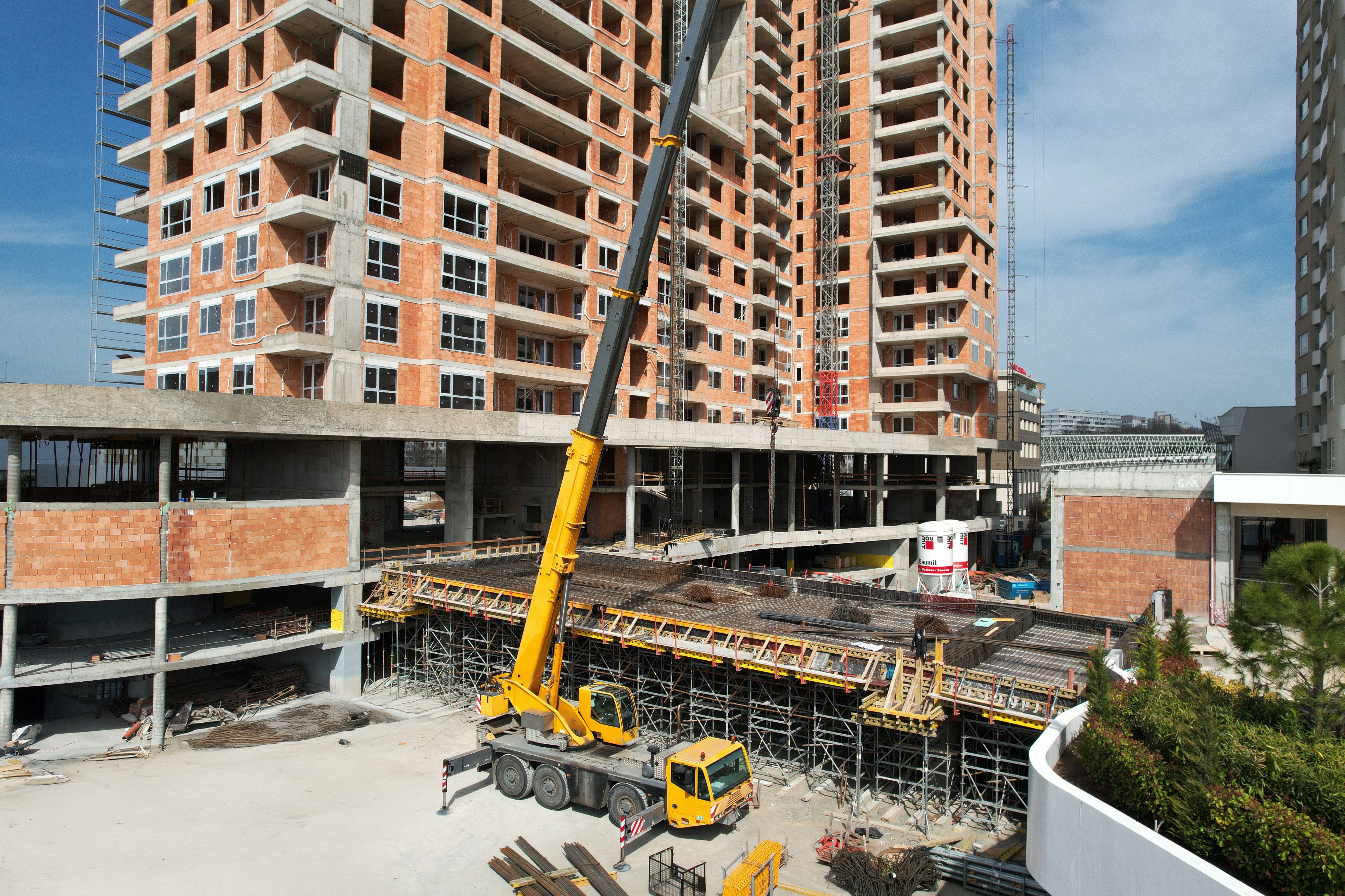 Конструкцията свързва ключови зони в „Централ Парк Бургас“ и е част от съвременното градско планиране.