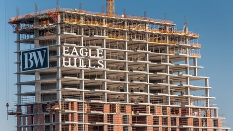 BW Residences je prva stambena zgrada u okviru Belgrade Waterfronta, projekta koji donosi potpuno novi životni stil u centru grada, na samoj obali Save.