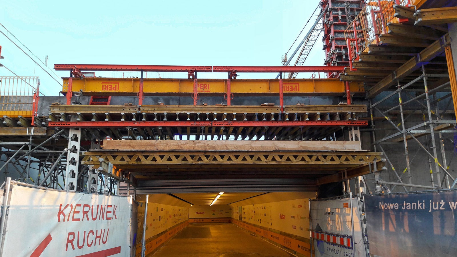 Zastosowanie podpór wysokonośnych HD 200 umożliwiło pokonanie znacznych rozpiętości, co jest szczególną zaletą w przypadku miejsc trudno dostępnych.