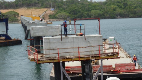 En esta fotografía se puede apreciar el buen acabado de concreto dejado por el versátil sistema de encofrado Liwa, así como también el rendimiento proporcionado. 