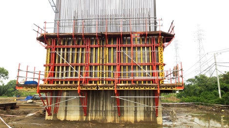 The CB VARIO GT 24 is rigidly fixed to the CB Climbing system. Here is the completely installed system waiting for the next casting.<br/>