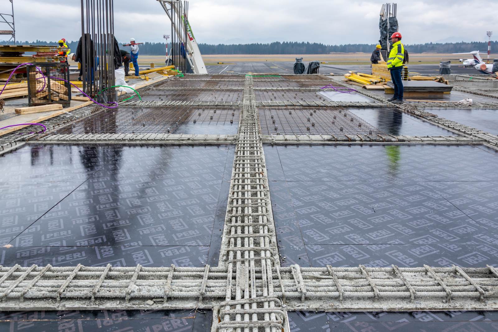Izvedba armiranobetonskih ploča pomoću oplatnih ploča FinPly za postizanje vrhunskog otiska vidnog betona.