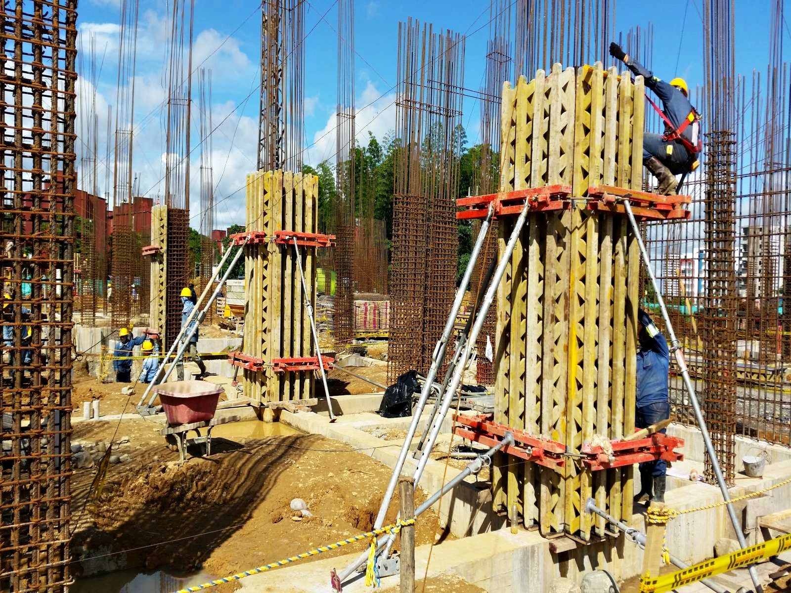 Encofrado VARIO GT-24 y VARIO VT-20 para muros y columnas.