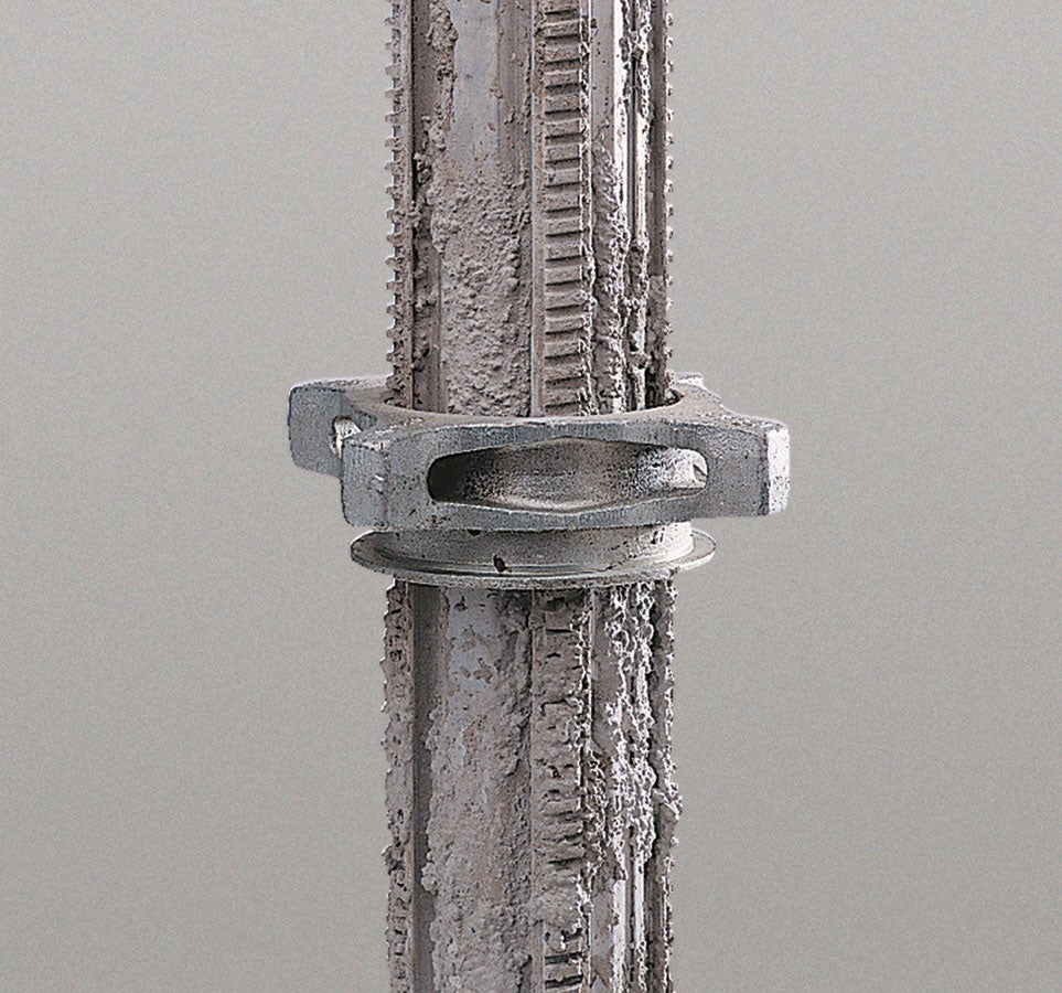 The MULTIPROP thread is self-cleaning and the free-running collar does not jam, even when dirty.<br/>