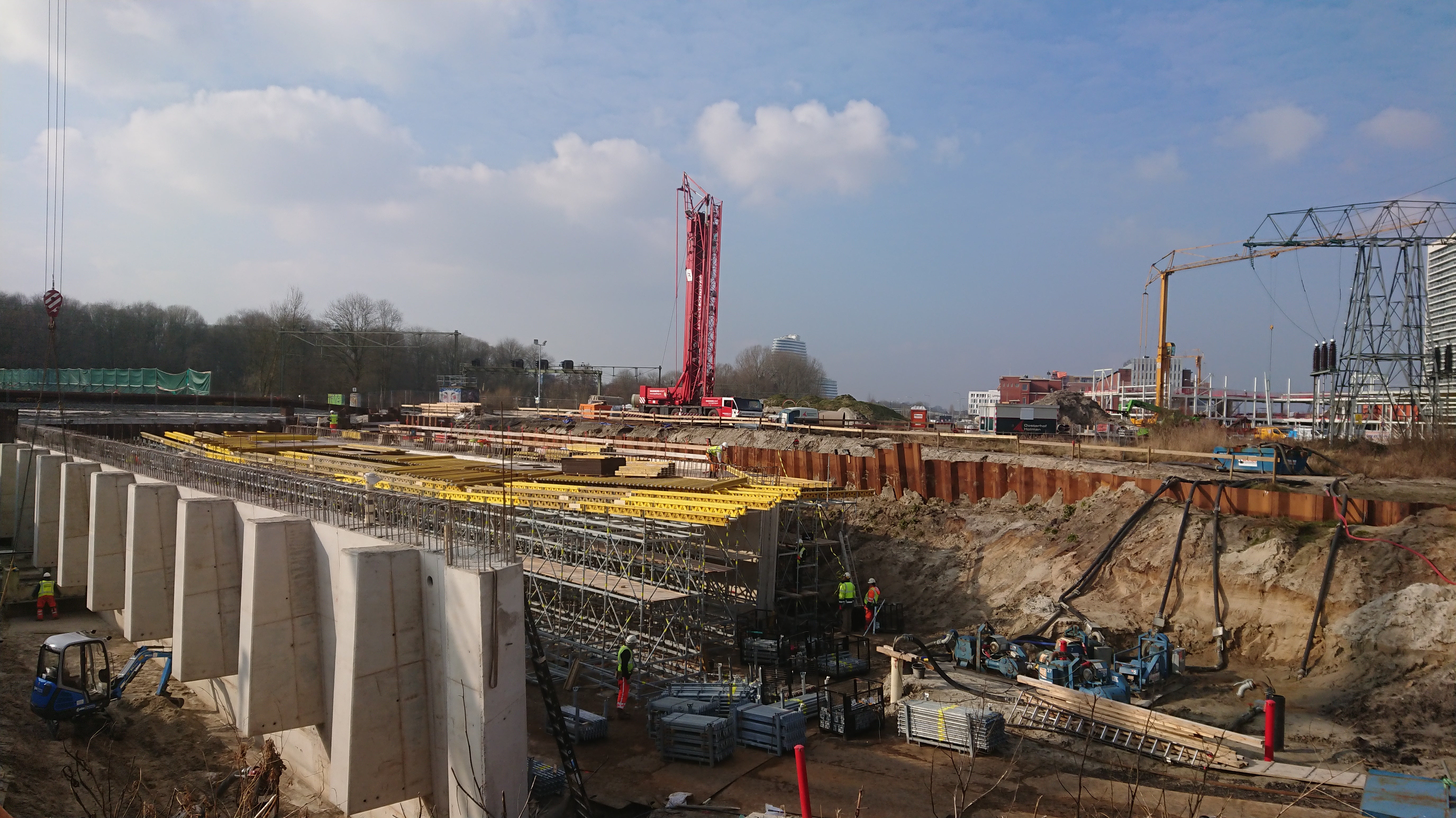 De Helperzoomtunnel wordt naast de toekomstige locatie gebouwd en in zijn geheel op zijn definitieve plek geschoven.