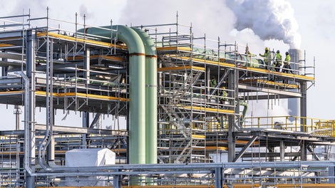 Approximately 1.3 kilometres of pipelines were made easily accessible using modular scaffolding with up to four working levels.