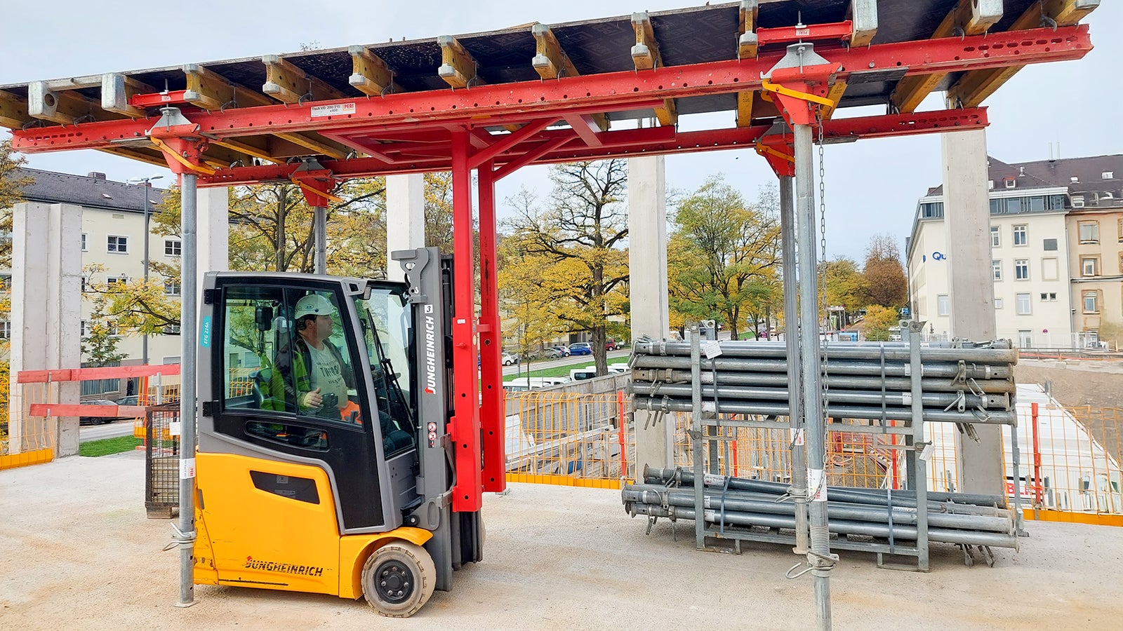 Only one person is needed to move the industrial truck with the PERI Table  Lifter Rig quickly and safely.