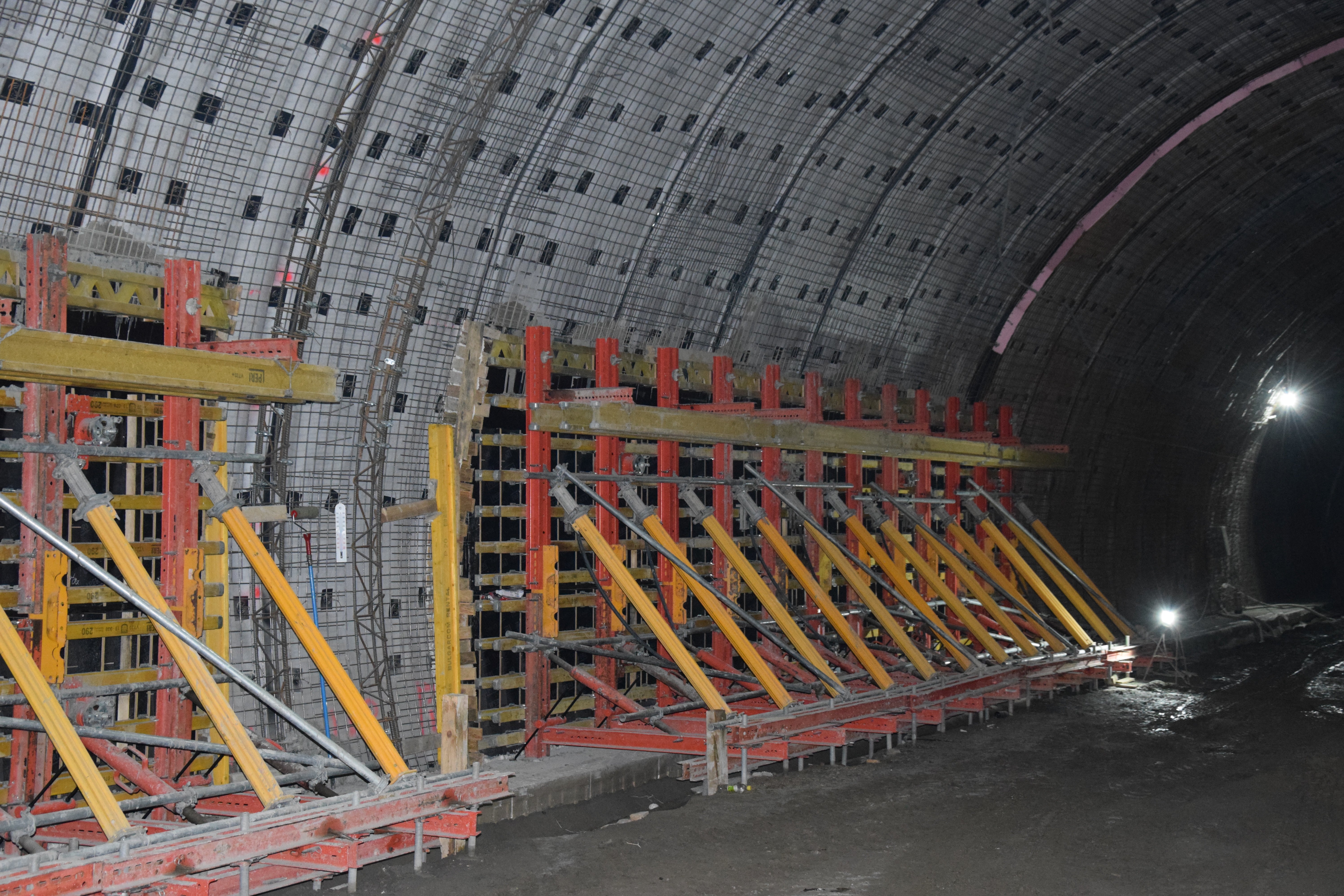 VARIO панелите са проектирани за бетониране на самостоятелни участъци от стенана спрямо графика за изпълнение на обекта