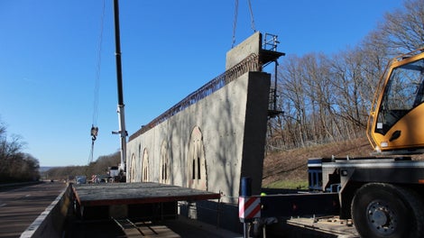 Passages à faune sur l’A6 : afin de développer plus de sécurité pour les animaux sauvages et de maintenir la biodiversité près des axes autoroutiers, 5 passages à faune ont été érigés grâce au TRIO MXP à différents points kilométriques de l’autoroute A6, avec une circulation ininterrompue. (Photo : PERI France)<br/>