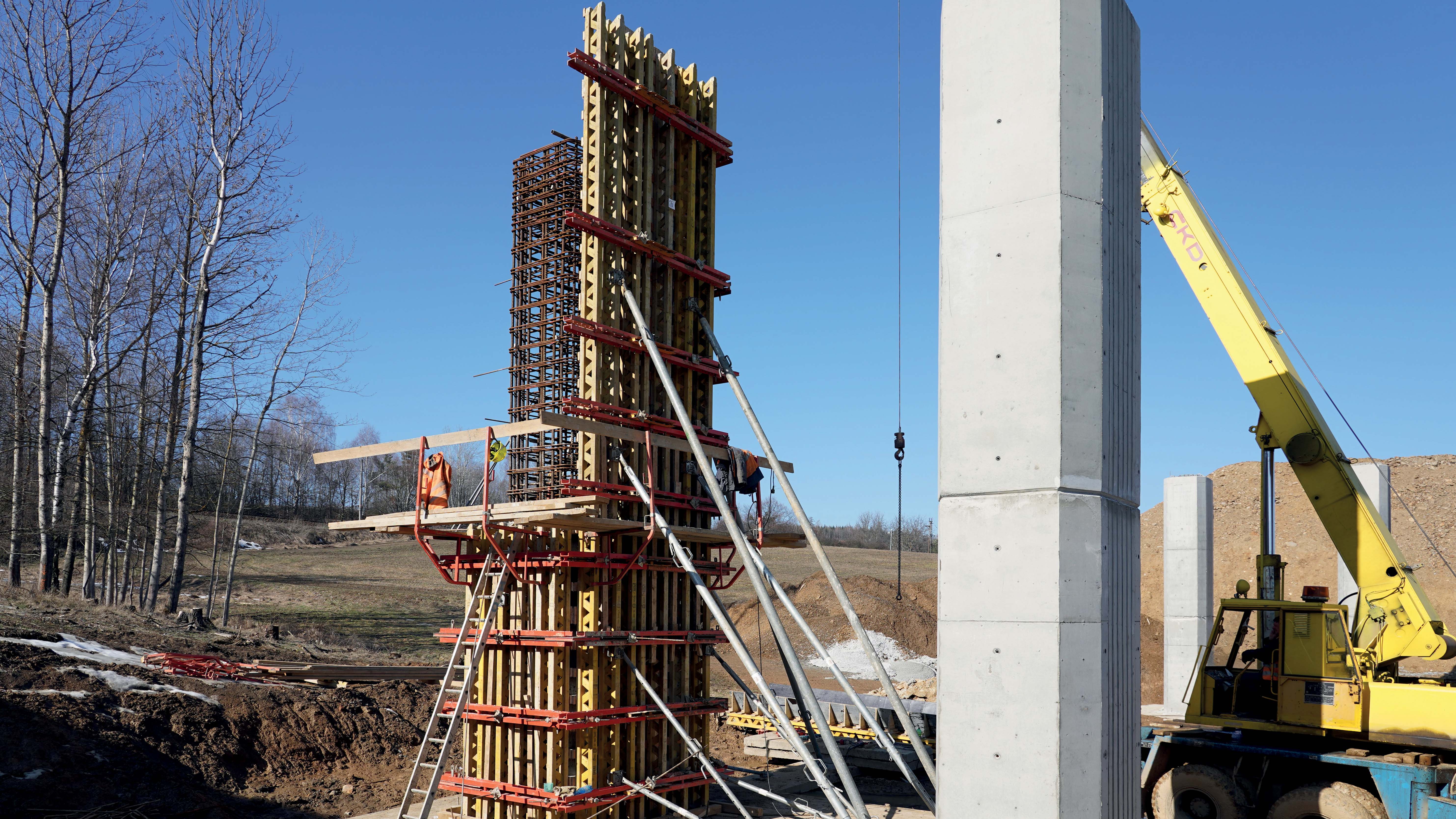 Bednicí forma nastavená pro vyšší takt pilíře.