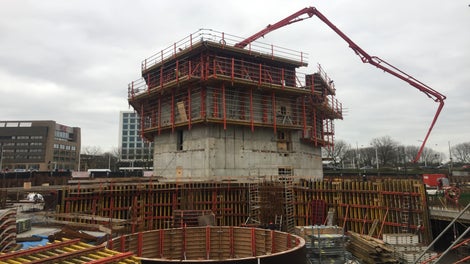 Voorgemonteerde ronde VARIO wandbekisting in combinatie met RCS-C klimbekisting.