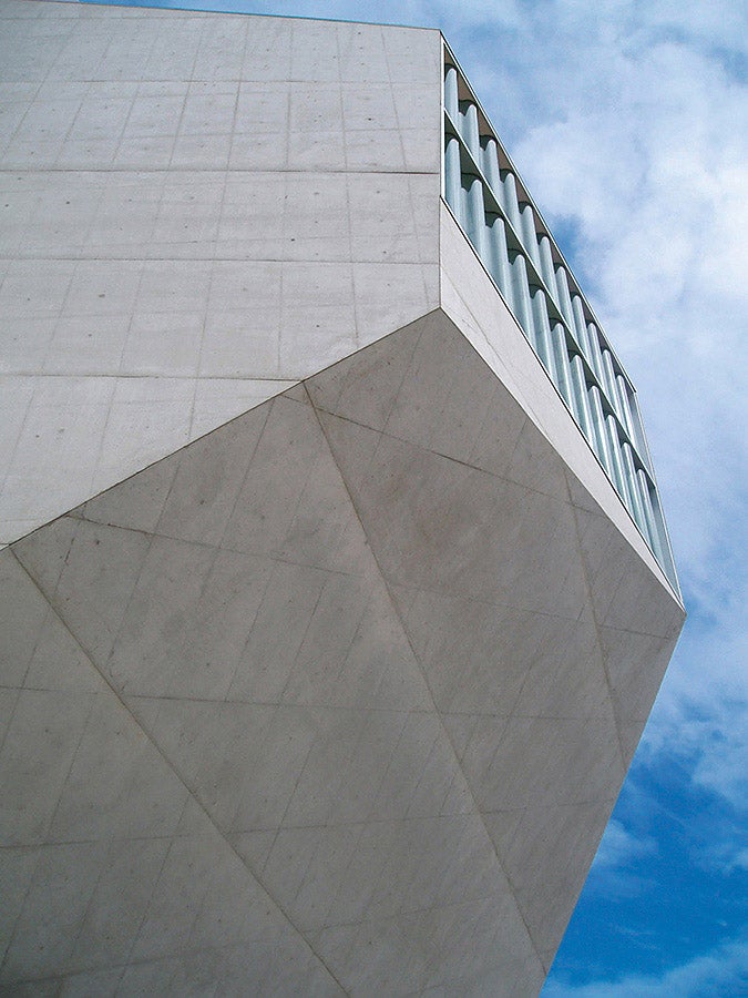 The concrete formulation, with characteristics such as colour, texture, reflection, porosity and crack behaviour, was specially created for the structure and tested in advance on sample surfaces. (Photo: A. Minson, The Concrete Centre)
